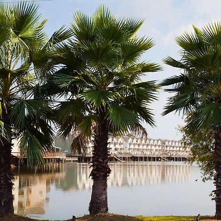 ☆Live On The Water! Lake Palmetto Palm W/ Patio - 10Min To Downtown & Beaches☆ Charleston Exterior foto