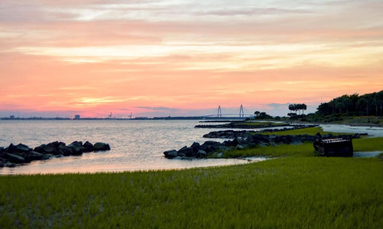 ☆Live On The Water! Lake Palmetto Palm W/ Patio - 10Min To Downtown & Beaches☆ Charleston Exterior foto